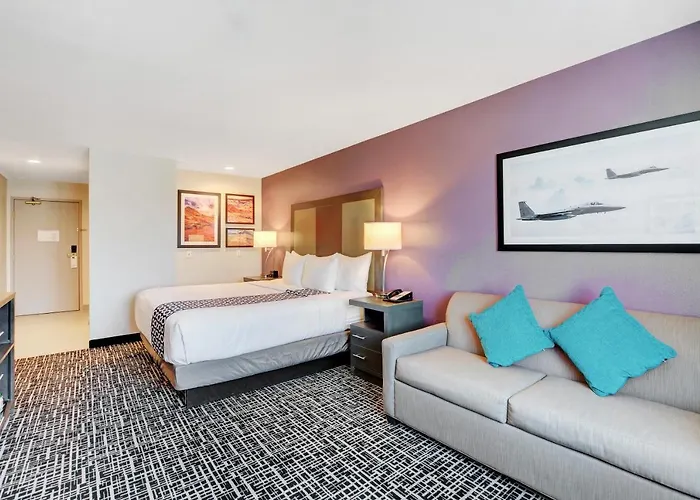 La Quinta Inn & Suites By Wyndham Las Vegas Nellis