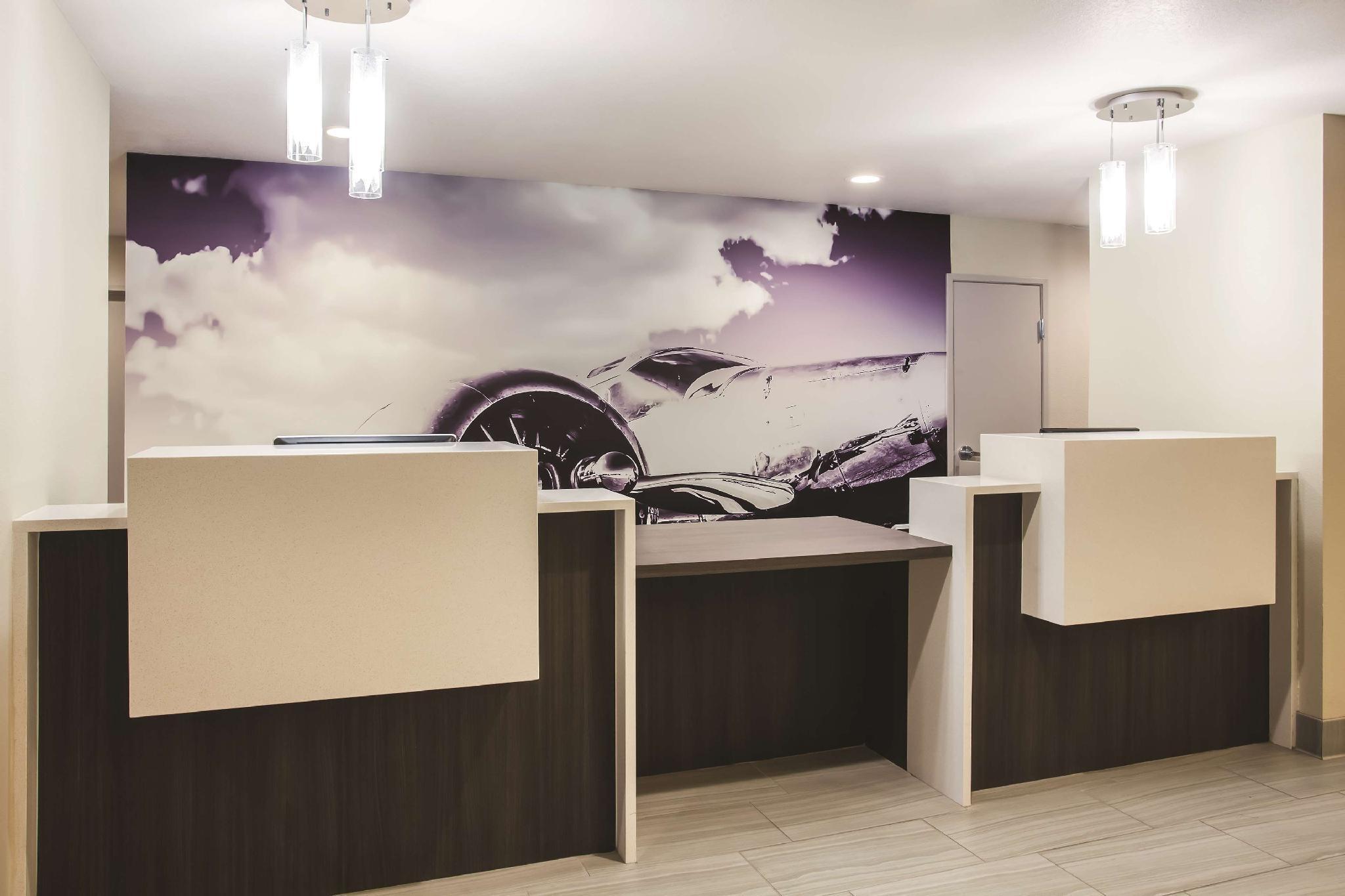 La Quinta & By Wyndham Nellis Hotel