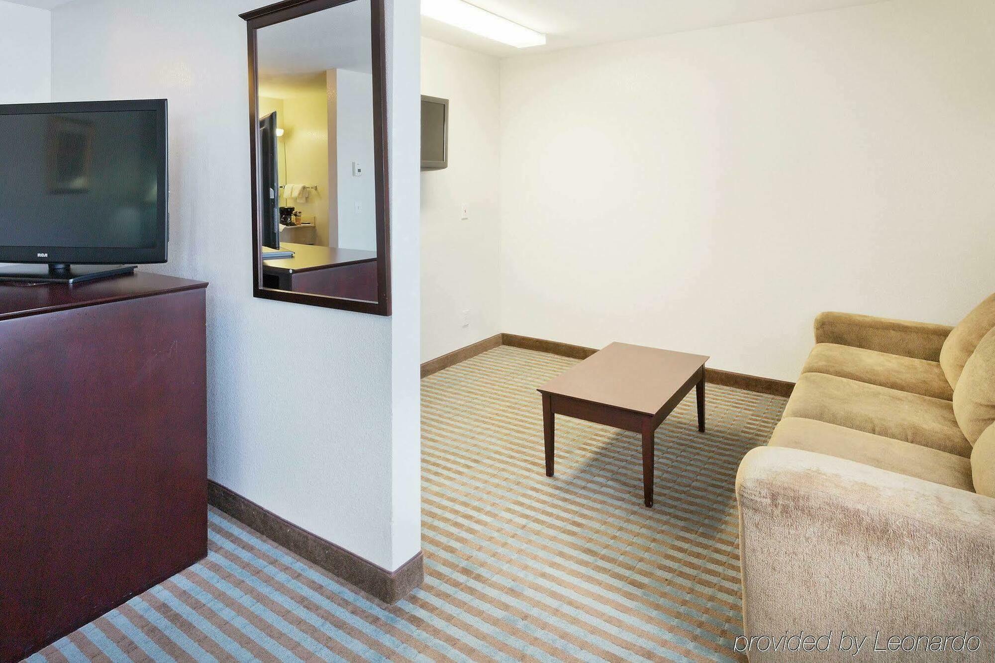 Hotel La Quinta & By Wyndham Nellis 3*