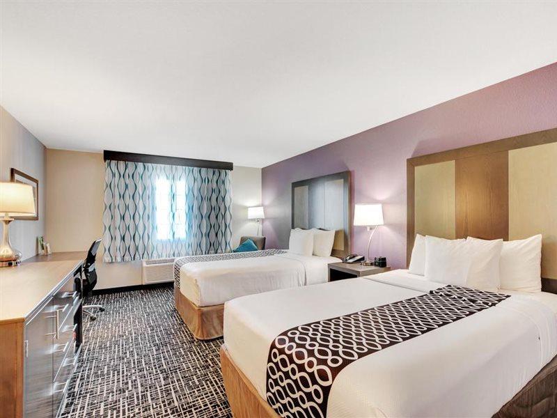 Hotel La Quinta & By Wyndham Nellis 3*