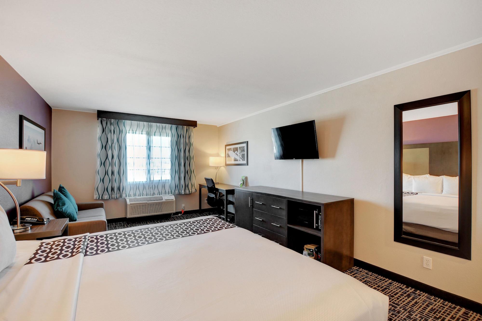 La Quinta & By Wyndham Nellis 3*