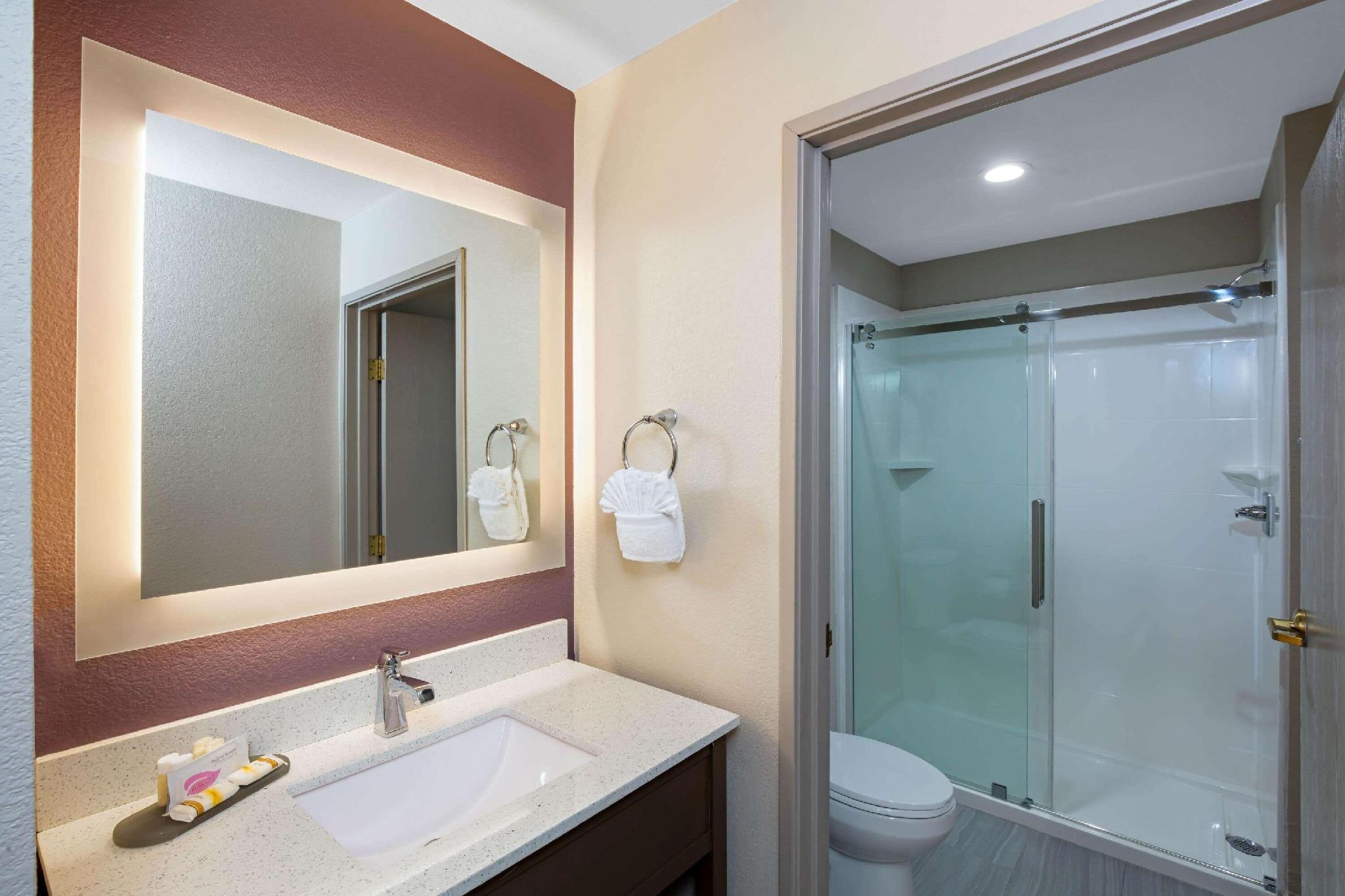 La Quinta & By Wyndham Nellis 3*